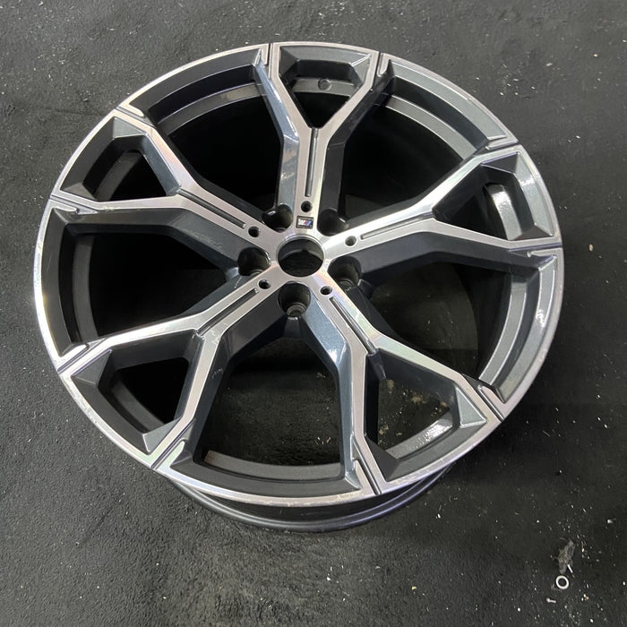 21" BMW X5 19-20 21x10.5, , , narrow spoke end Original OEM Wheel Rim - Close-Up Detail