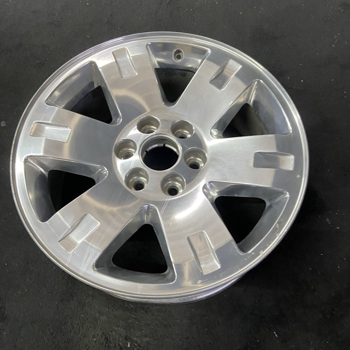20" SIERRA 1500 PICKUP 07 , 20x8.5, 6 spoke, polished finish Original OEM Wheel - Close-Up Detail