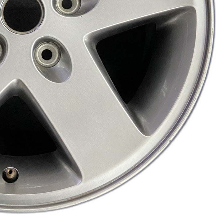 17" WRANGLER 07-08 17x7.5 silver Original OEM Wheel Rim - Close-Up Detail