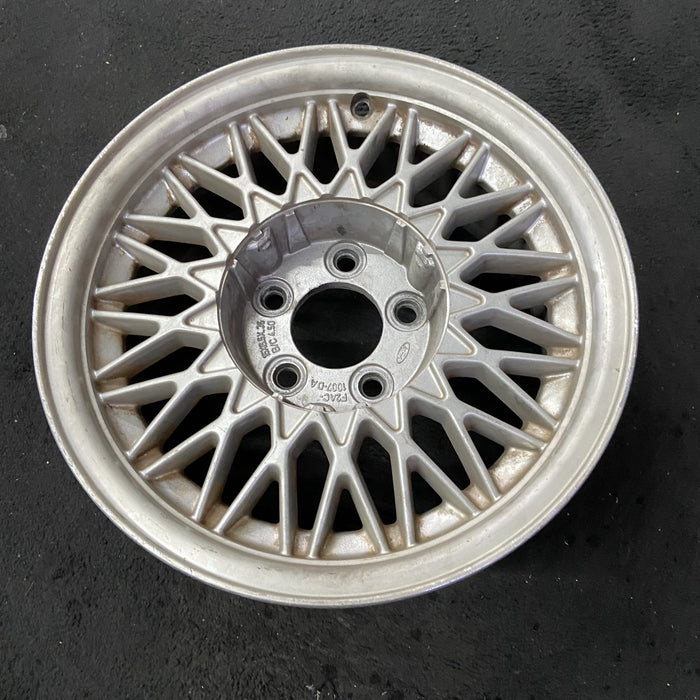 15" COUGAR 95-96 15x6.5 , 34 spoke Original OEM Wheel Rim - Close-Up Detail