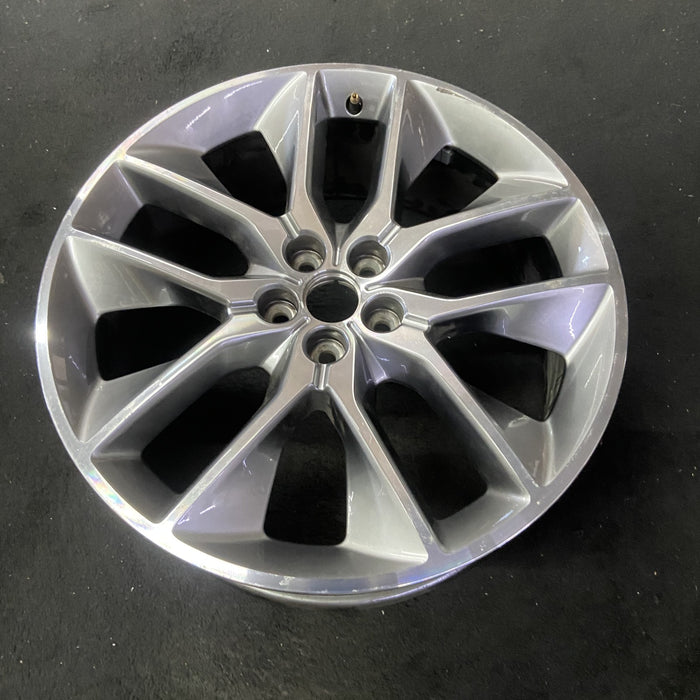20" EDGE 15-16 20x8 , , , 5 Y spoke Original OEM Wheel Rim - Close-Up Detail