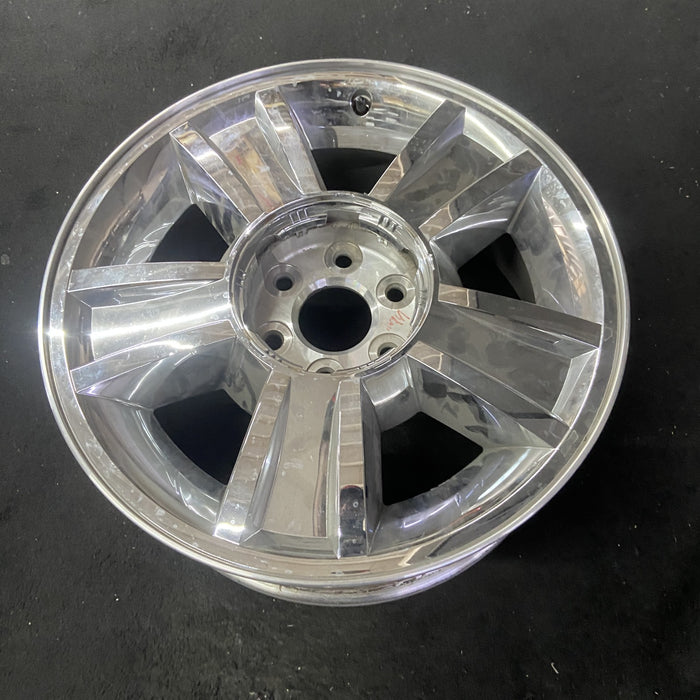 20" AVALANCHE 1500 09-10 20x8.5, 5 spoke, covered lug nuts, grooved spoke - Close-Up Detail