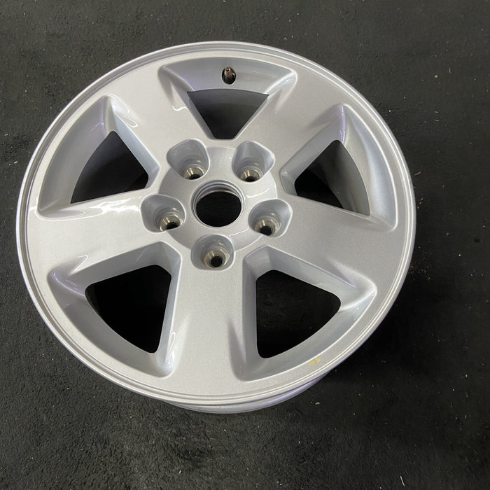 17" GRAND CHEROKEE 11 wheels, 17x8 Original OEM Wheel Rim - Close-Up Detail