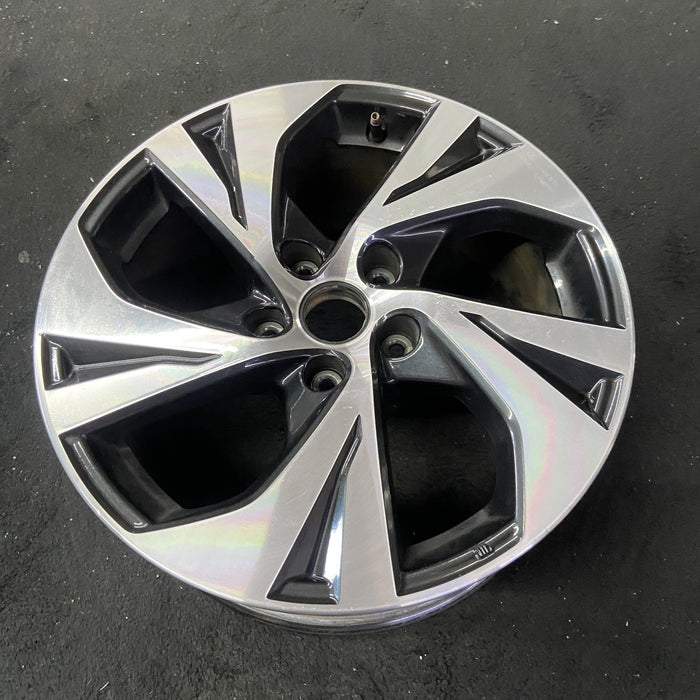 17" LEGACY 20-25 17x7.5 Original OEM Wheel Rim - Close-Up Detail