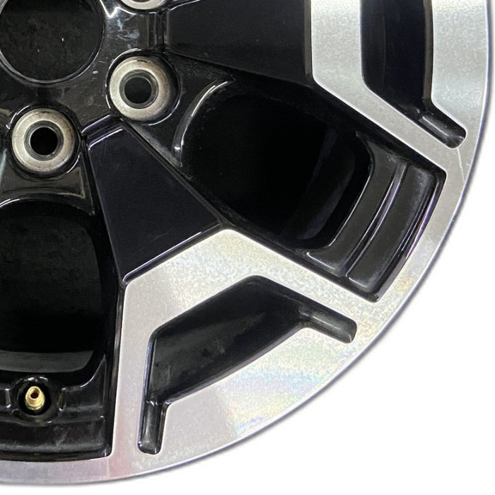18" FORD F150 LIGHTNING 22-24 18x8.5 machined black Original OEM Wheel Rim - Close-Up Detail