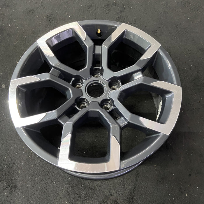17" EQUINOX 25 17x7.5, , open spoke Original OEM Wheel Rim - Close-Up Detail