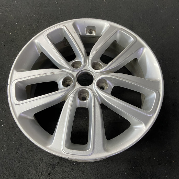 17" SOUL 17-19 gasoline model, 17x6.5 Original OEM Wheel Rim - Close-Up Detail