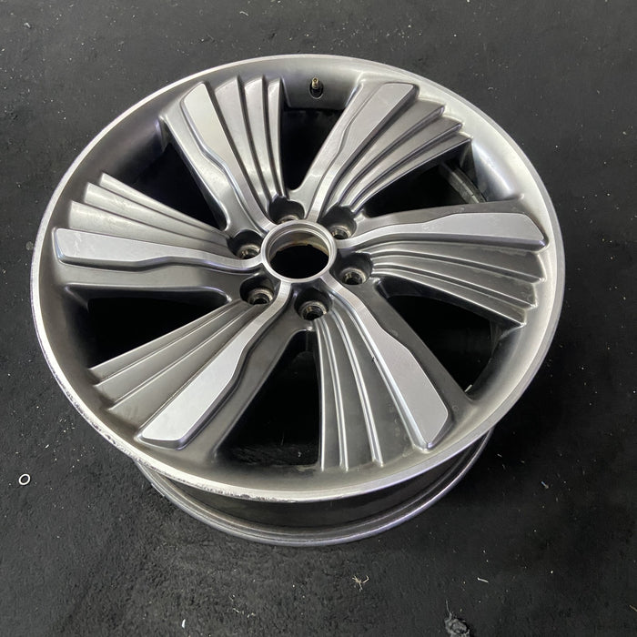 22" NAVIGATOR 18-19 22x9.5, , 6 spoke Original OEM Wheel Rim - Close-Up Detail