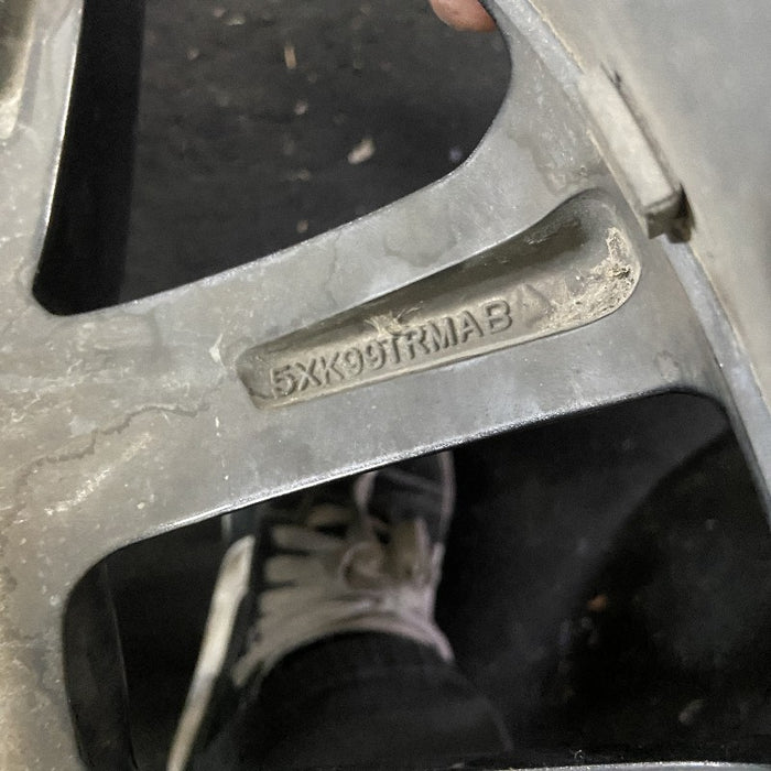 18" GRAND CHEROKEE 17 18x8, aluminum, w/o 75th Anniversary package; polished with pockets, gray pockets Original OEM Wheel Rim