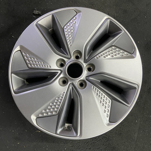 17" KONA ELECTRIC 19-21 Original OEM Wheel Rim - Angle View