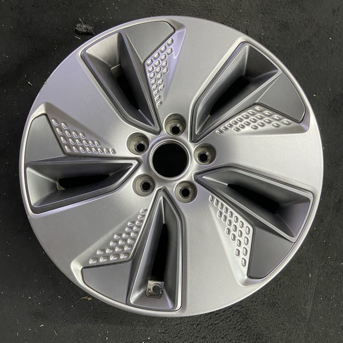 17" KONA ELECTRIC 19-21 Original OEM Wheel Rim - Angle View