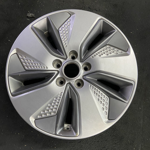 17" KONA ELECTRIC 19-21 Original OEM Wheel Rim - Angle View