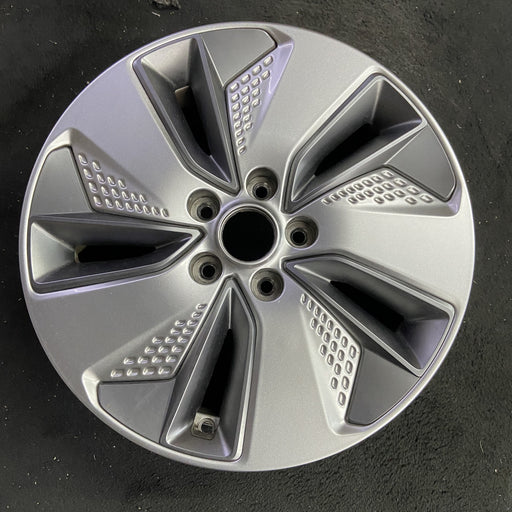 17" KONA ELECTRIC 19-21 Original OEM Wheel Rim - Angle View