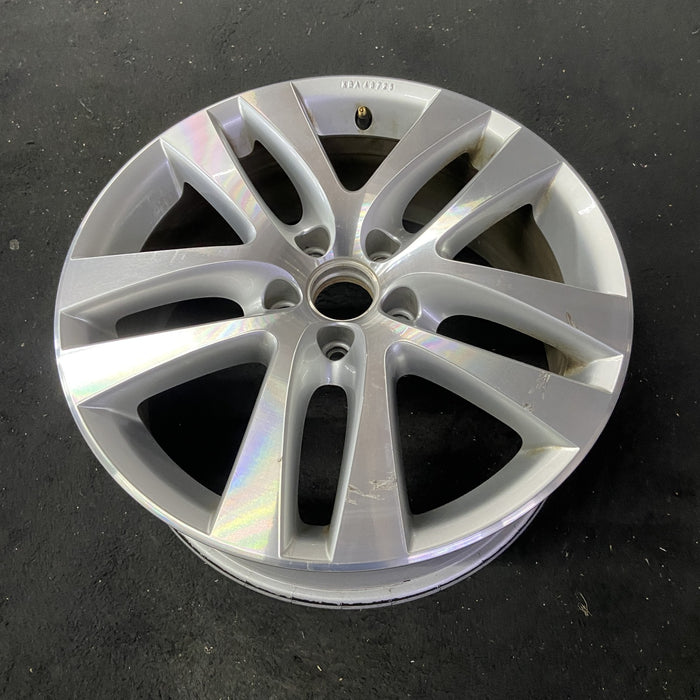18" TIGUAN 09-11 18x7, 5 double spoke Original OEM Wheel Rim - Close-Up Detail