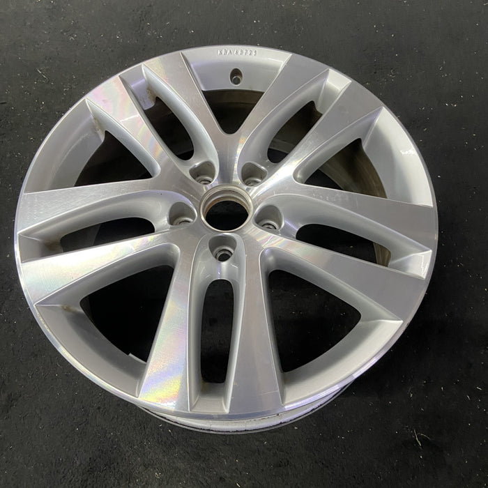 18" TIGUAN 09-11 18x7, 5 double spoke Original OEM Wheel Rim - Close-Up Detail