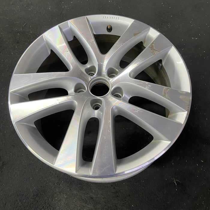 18" TIGUAN 09-11 18x7, 5 double spoke Original OEM Wheel Rim - Close-Up Detail