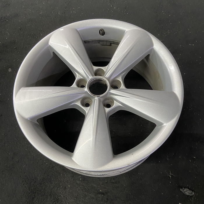 18" MUSTANG 13-14 18x8 , 5 spoke Original OEM Wheel Rim - Close-Up Detail