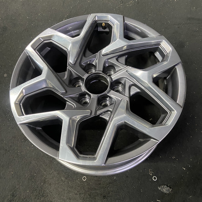 20" SIERRA 1500 PICKUP 22 20x9, , twisted spoke, Original OEM Wheel Rim - Close-Up Detail