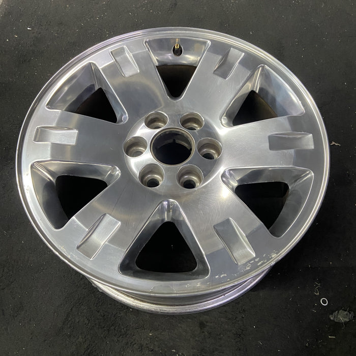 20" SIERRA 1500 PICKUP 07 , 20x8.5, 6 spoke, polished finish Original OEM Wheel - Close-Up Detail