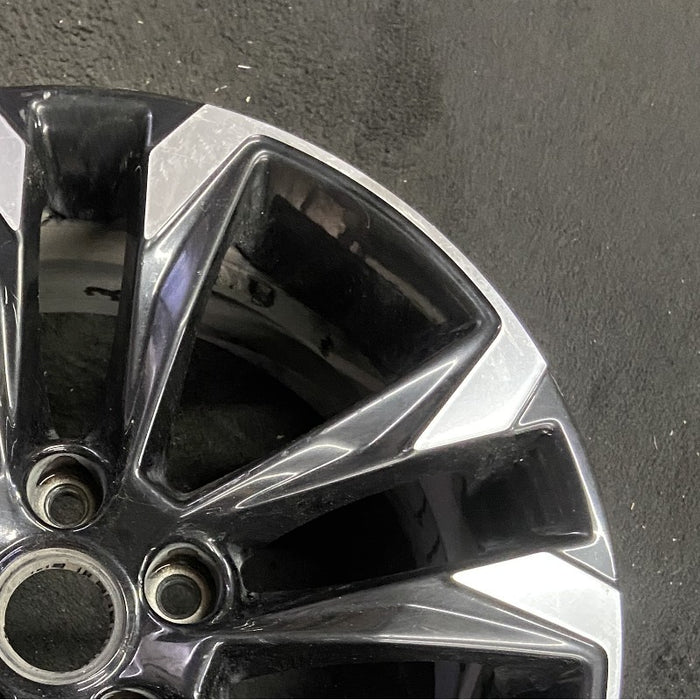 17" TRAILBLAZER 21-23 17x7.5 5 double spoke gloss black opt Q6V Original OEM - Close-Up Detail