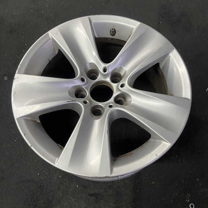17" BMW 528i 11-16 17x8 , 5 spoke Original OEM Wheel Rim - Close-Up Detail