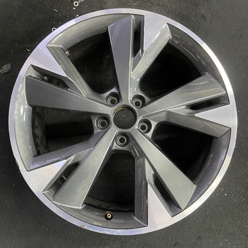 20" Q4 22 20x8 5 spoke silver dark gray Original OEM Wheel Rim - Front View