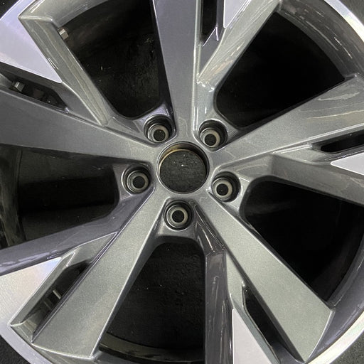 20" Q4 22 20x8 5 spoke silver dark gray Original OEM Wheel Rim - Angle View