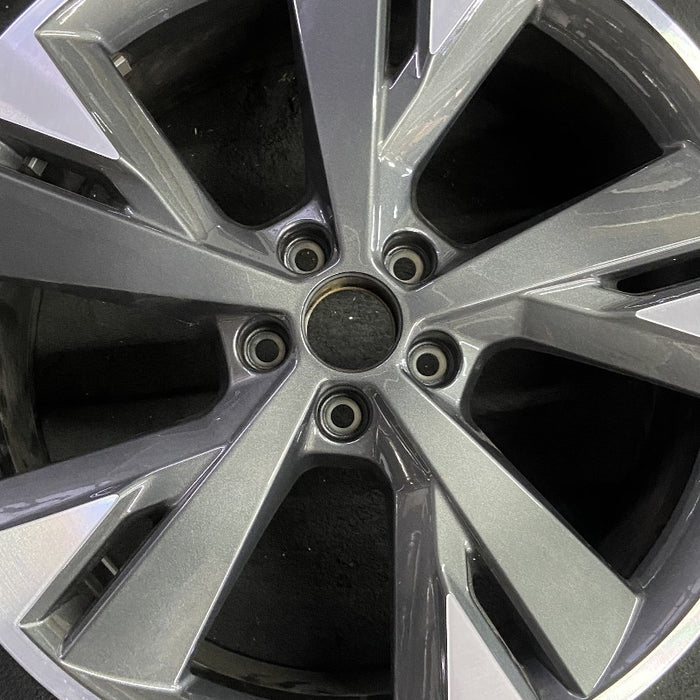 20" Q4 22 20x8 5 spoke silver dark gray Original OEM Wheel Rim - Angle View