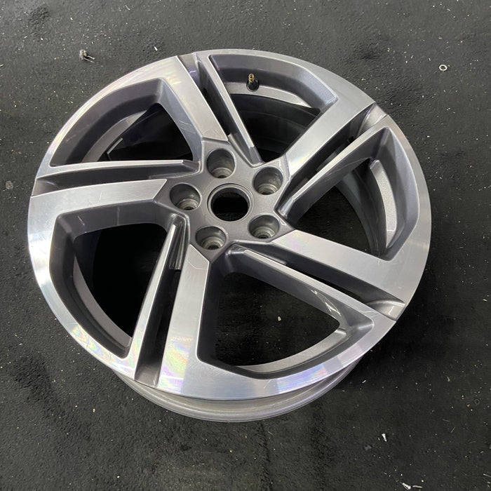 18" TERRAIN 18-21 18x7, opt RV6 Original OEM Wheel Rim - Close-Up Detail