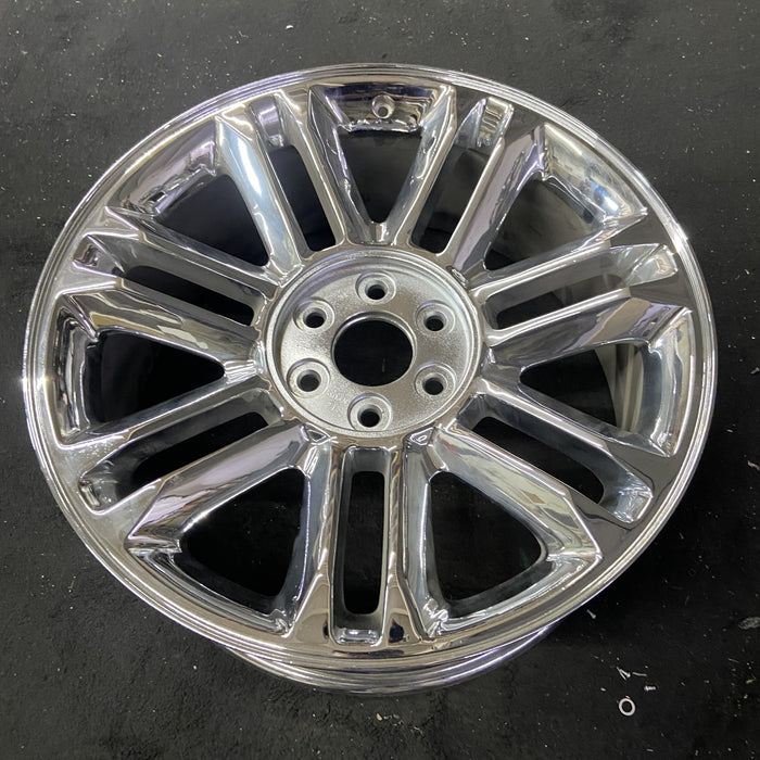 22" ESCALADE 07-11 22x9, 14 spoke Original OEM Wheel Rim - Close-Up Detail