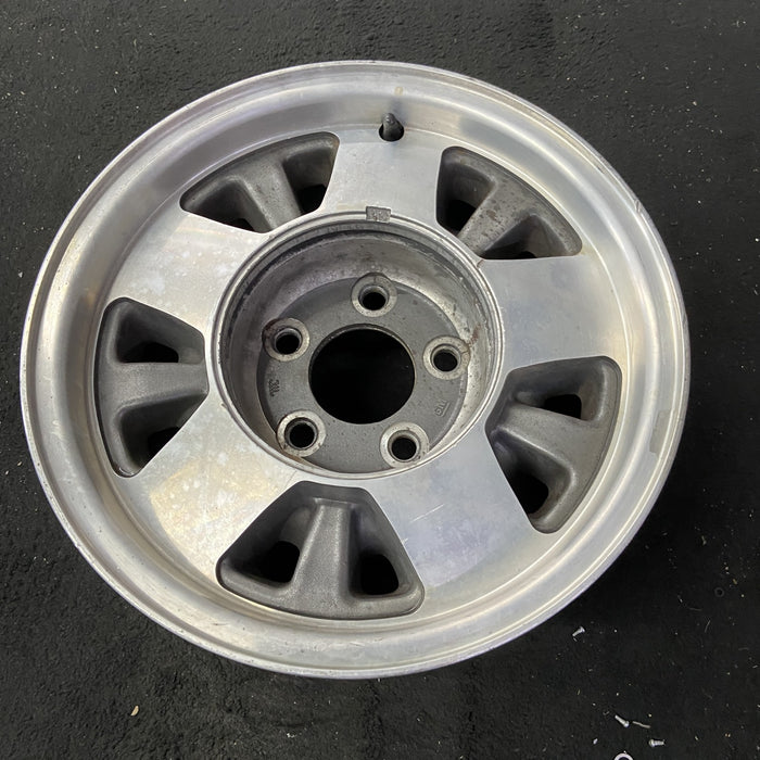 15" CHEVROLET 10 VAN 94-95 15x7 Original OEM Wheel Rim - Close-Up Detail