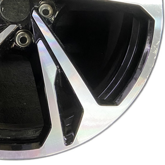 20" E-TRON GT 22-24 20x11 machined face with black pockets Original OEM Wheel - Close-Up Detail