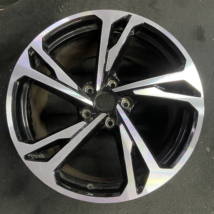 20" E-TRON GT 22-24 20x11 machined face with black pockets Original OEM Wheel - Front View