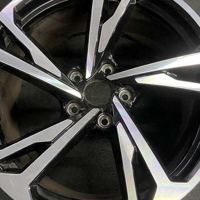 20" E-TRON GT 22-24 20x11 machined face with black pockets Original OEM Wheel - Angle View