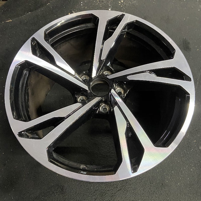 20" E-TRON GT 22-24 20x11 machined face with black pockets Original OEM Wheel - View 7