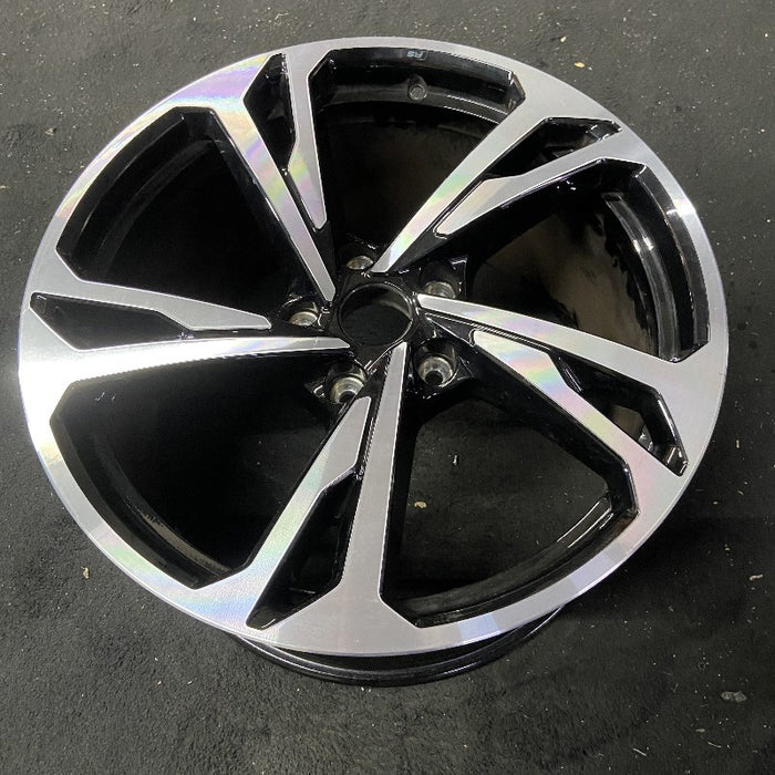 20" E-TRON GT 22-24 20x11 machined face with black pockets Original OEM Wheel - View 8