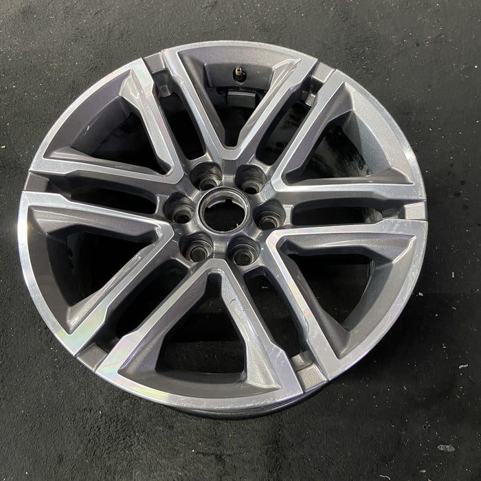18" COLORADO 19 18x8.5, 6 split spoke Original OEM Wheel Rim - Close-Up Detail