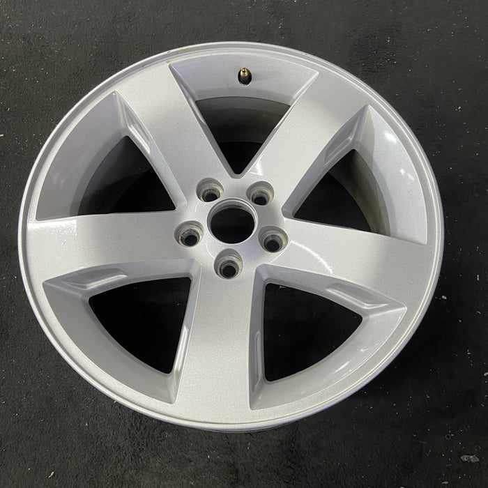 18" CHARGER 06 18x7.5, 5 spoke, w/o indented spokes Original OEM Wheel Rim - Close-Up Detail