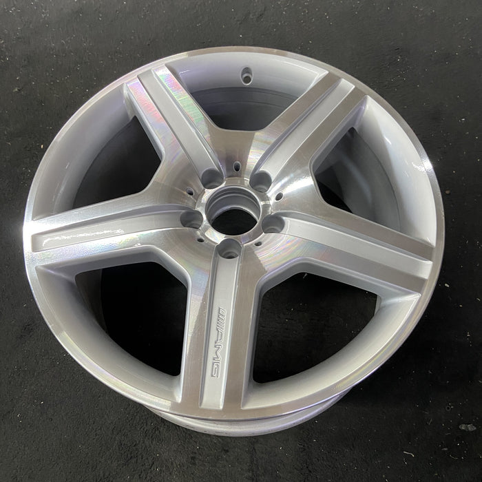 19" MERCEDES S-CLASS 07 221 Type; S550, 19x9.5, 5 spoke Original OEM Wheel Rim - Close-Up Detail