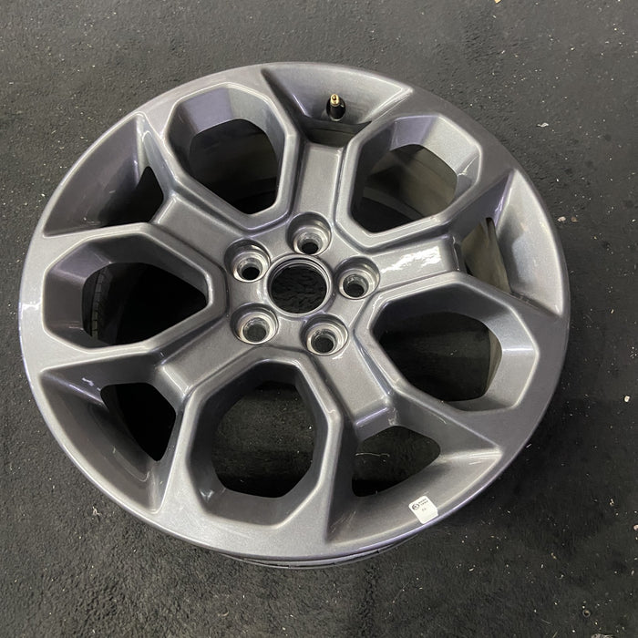 17" MAVERICK PICKUP 22-25 17x7, 5 Y spoke, raised center spokes Original OEM - Close-Up Detail