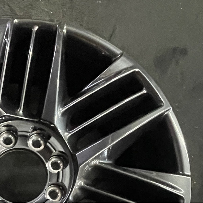 24" ESCALADE IQ 25 24x9 triple spoke opt SF7 Original OEM Wheel Rim - Close-Up Detail