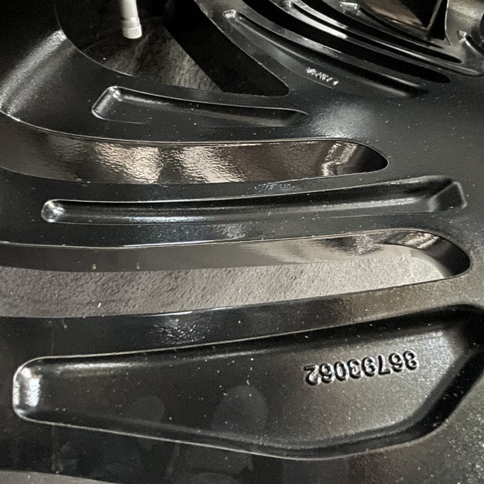 24" ESCALADE IQ 25 , triple spoke Original OEM Wheel Rim - Additional View