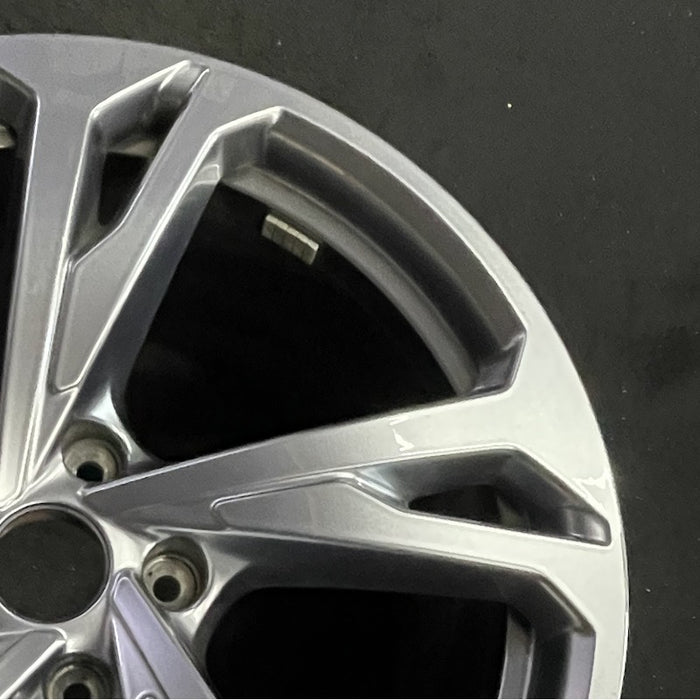 20" E-TRON GT 22-24 20x11 silver Original OEM Wheel Rim - Close-Up Detail