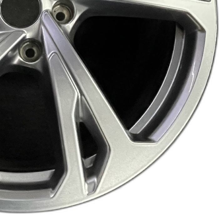 20" E-TRON GT 22-24 20x11 silver Original OEM Wheel Rim - Close-Up Detail