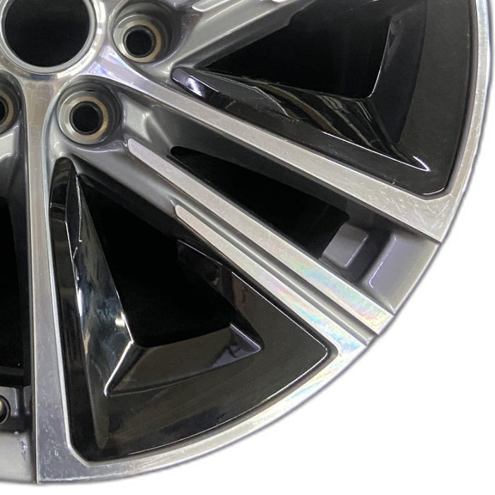 20" LYRIQ 23 20x9 opt NZN Original OEM Wheel Rim - Close-Up Detail