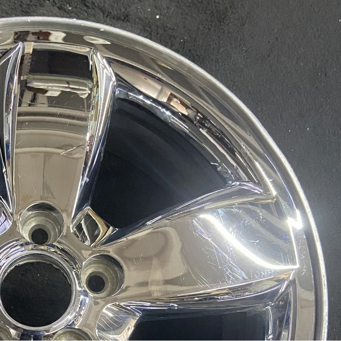 17" ESCAPE 08 VIN 1 8th digit 17x7 TPMS 5 spoke chrome clad Original OEM Wheel - Close-Up Detail