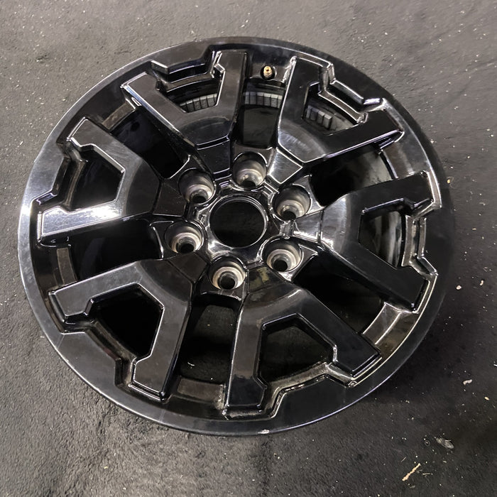 17" BRONCO RAPTOR 22-25 , , V spoke Original OEM Wheel Rim - Close-Up Detail