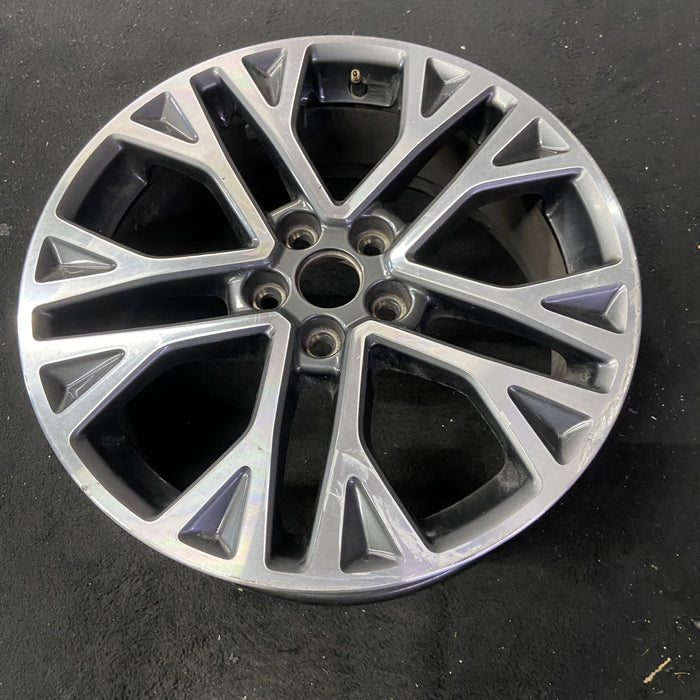 18" ESCAPE 20-21 18x7 , Original OEM Wheel Rim - Close-Up Detail