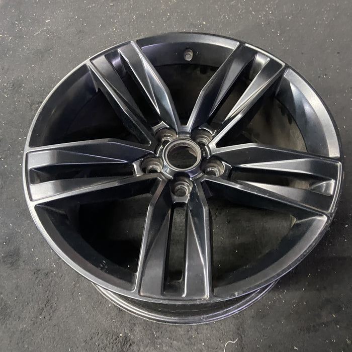 20" CAMARO 16 20x9.5, 5 split spoke, black Original OEM Wheel Rim - Close-Up Detail