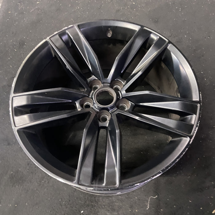 20" CAMARO 16 20x9.5, 5 split spoke, black Original OEM Wheel Rim - Close-Up Detail